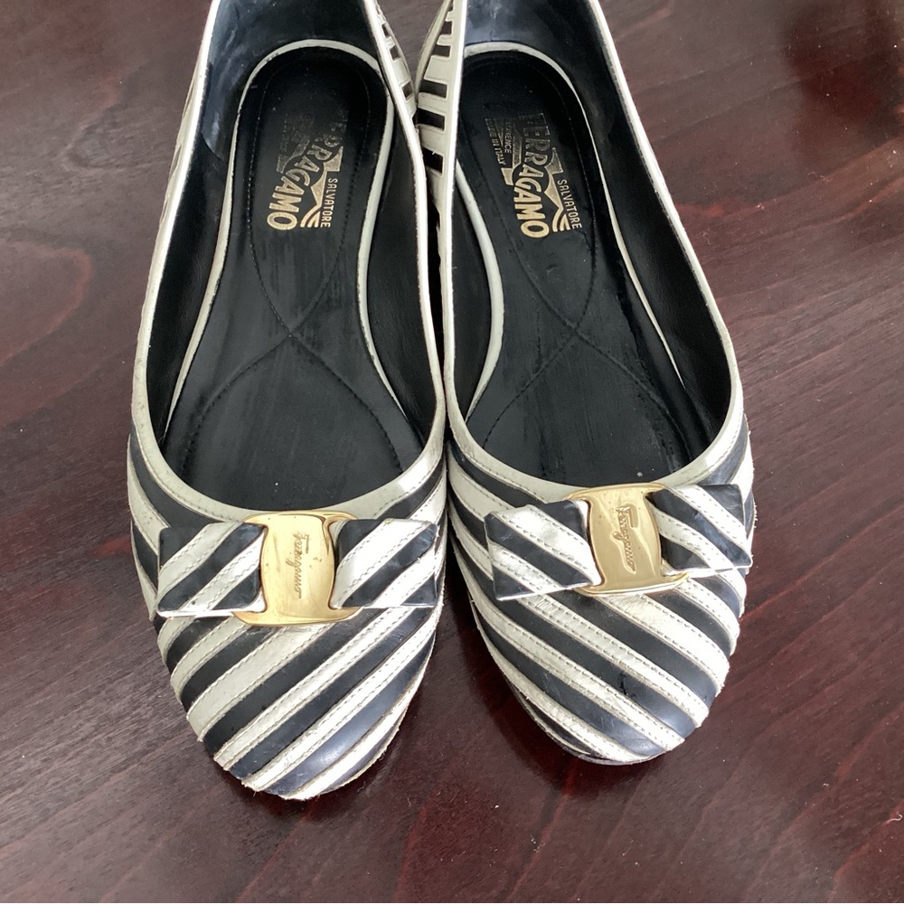 Salvatore Ferragamo Flats size 9B.